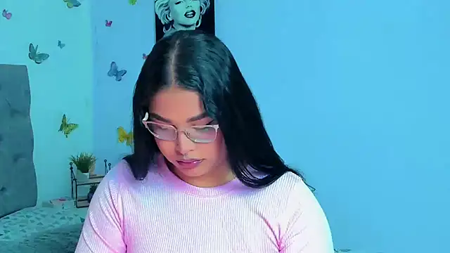 Snapshot of mabellfox chatting on 01-25-25, 04:03 mabellfox online show from 01-25-25, 04:03