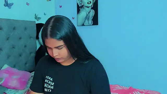 Snapshot of mabellfox chatting on 02-08-25, 12:17 mabellfox online show from 02-08-25, 12:17