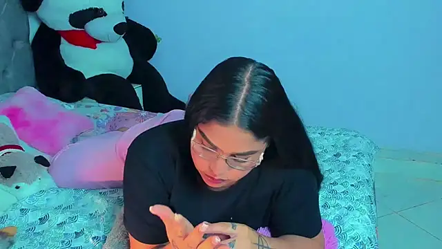 Snapshot of mabellfox chatting on 02-12-25, 01:27 mabellfox online show from 02-12-25, 01:27