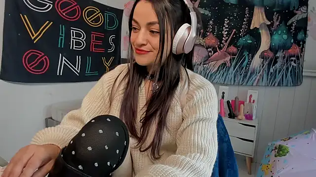 LovelyAzucena online show from 11-06-25, 02:29