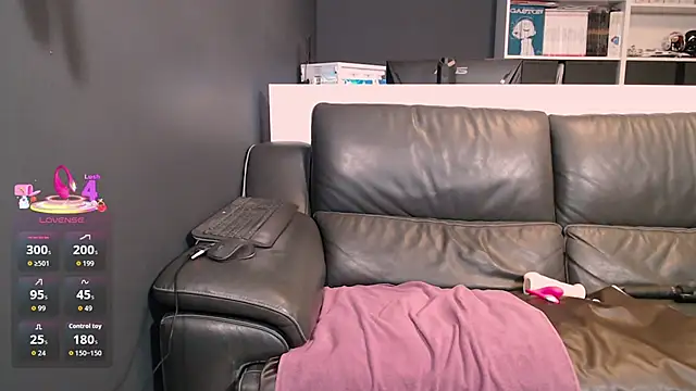 Lili-Bertine online show from 10-07-25, 08:50