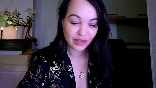 Snapshot of Lilie_romeo chatting on 12-23-24, 04:50 Lilie romeo online show from 12-23-24, 04:50