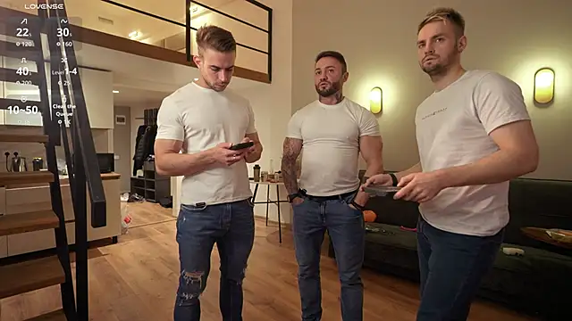 Snapshot of enjoy_me chatting on 10-04-25, 03:43 enjoy me online show from 10-04-25, 03:43