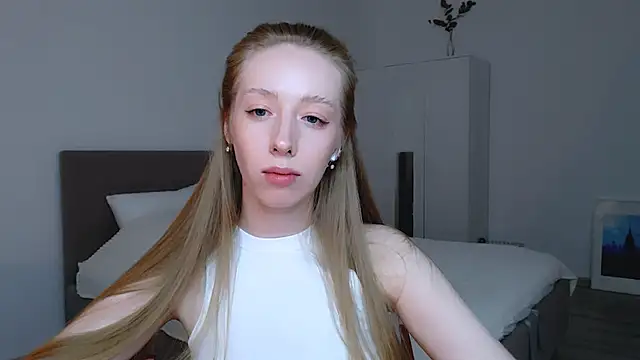 Luna insniity online show from 02-15-25, 10:52