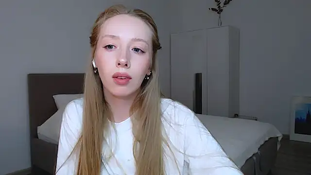 Luna insniity online show from 02-19-25, 11:36