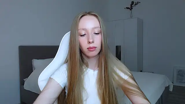 Luna insniity online show from 09-17-25, 08:10