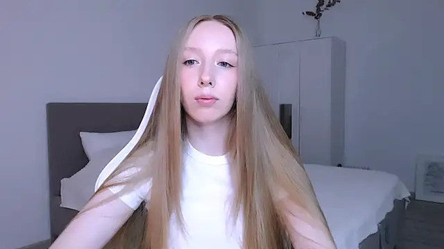 Luna insniity online show from 11-22-25, 07:57