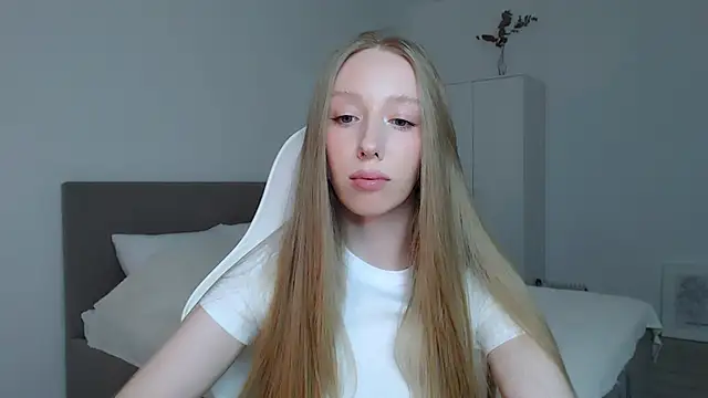 Luna insniity online show from 12-13-25, 10:04