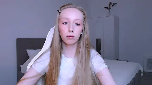 Luna insniity online show from 12-14-25, 09:08