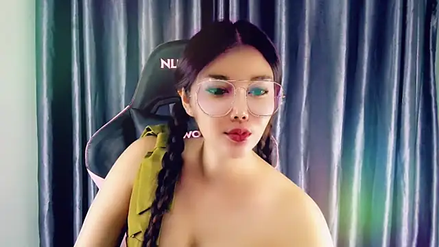 Snapshot of New241New chatting on 03-14-25, 03:58 New241New online show from 03-14-25, 03:58