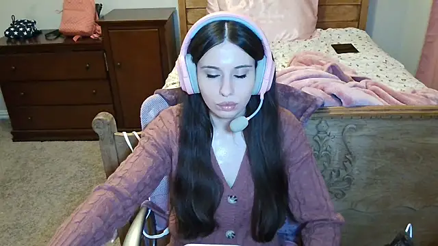 alisonfields online show from 12-01-25, 01:38