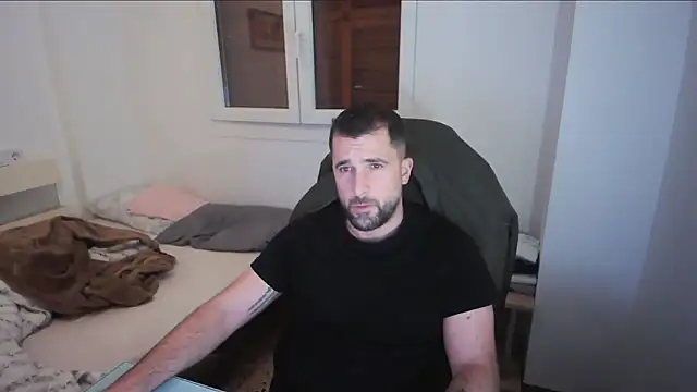 Snapshot of alex877x chatting on 05-06-26, 08:19 alex877x online show from 05-06-26, 08:19