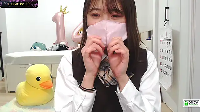 Snapshot of SUZU_ chatting on 01-26-25, 12:11 SUZU online show from 01-26-25, 12:11