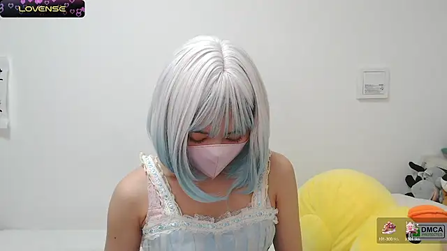 Snapshot of SUZU_ chatting on 01-27-25, 12:05 SUZU online show from 01-27-25, 12:05