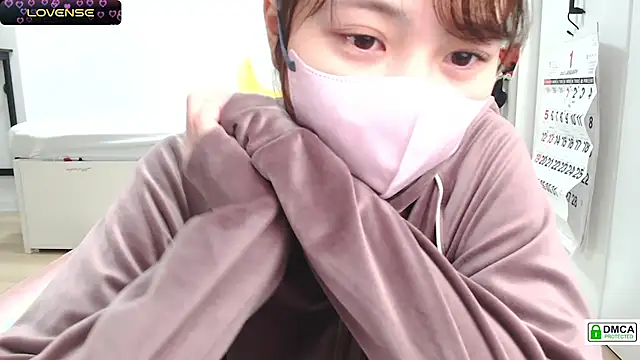 Snapshot of SUZU_ chatting on 02-03-25, 12:14 SUZU online show from 02-03-25, 12:14