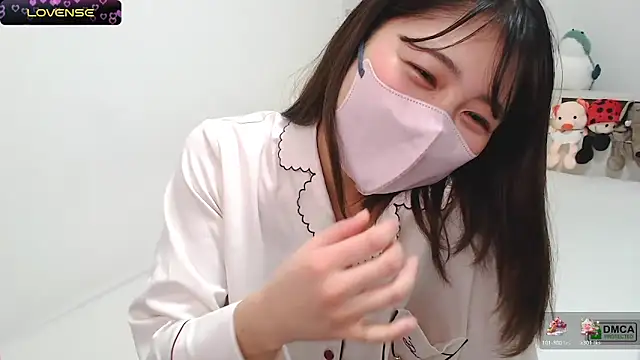 Snapshot of SUZU_ chatting on 02-12-25, 09:43 SUZU online show from 02-12-25, 09:43