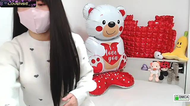 Snapshot of SUZU_ chatting on 02-14-25, 12:14 SUZU online show from 02-14-25, 12:14