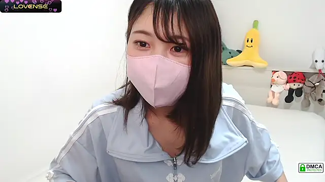 Snapshot of SUZU_ chatting on 02-16-25, 04:09 SUZU online show from 02-16-25, 04:09