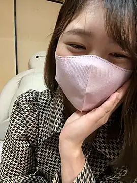 Snapshot of SUZU_ chatting on 02-17-25, 12:16 SUZU online show from 02-17-25, 12:16