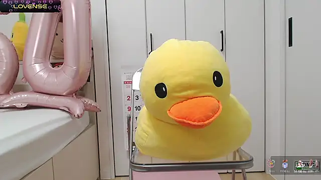 Snapshot of SUZU_ chatting on 02-22-25, 09:15 SUZU online show from 02-22-25, 09:15