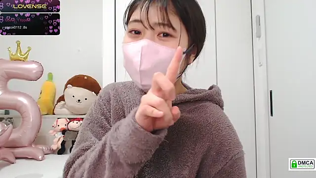 Snapshot of SUZU_ chatting on 02-23-25, 12:19 SUZU online show from 02-23-25, 12:19