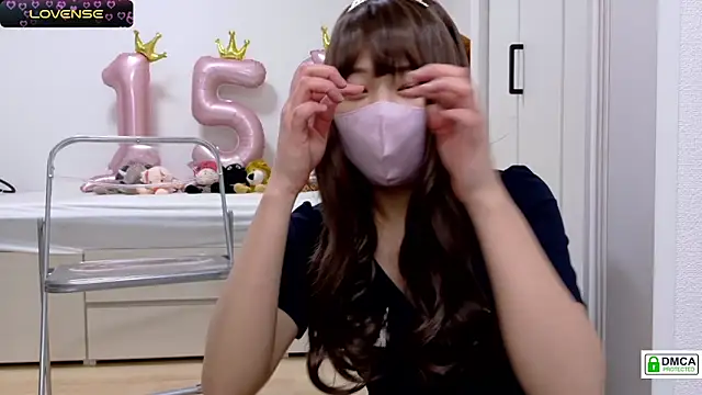 Snapshot of SUZU_ chatting on 02-23-25, 12:05 SUZU online show from 02-23-25, 12:05