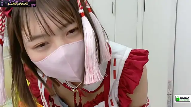 Snapshot of SUZU_ chatting on 03-21-25, 08:40 SUZU online show from 03-21-25, 08:40