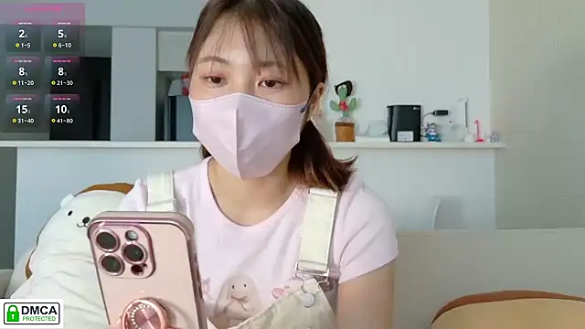 Snapshot of SUZU_ chatting on 09-21-25, 01:07 SUZU online show from 09-21-25, 01:07