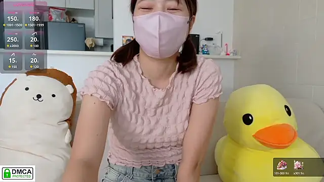 Snapshot of SUZU_ chatting on 10-05-25, 12:20 SUZU online show from 10-05-25, 12:20