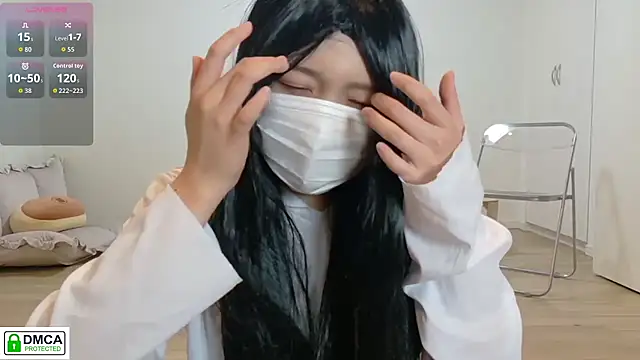 Snapshot of SUZU_ chatting on 10-19-25, 01:12 SUZU online show from 10-19-25, 01:12