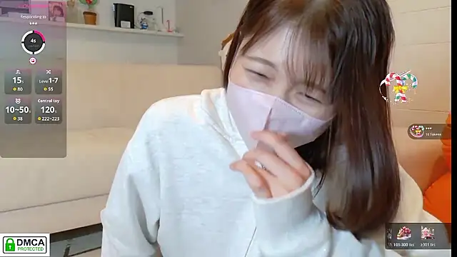 Snapshot of SUZU_ chatting on 10-21-25, 06:03 SUZU online show from 10-21-25, 06:03