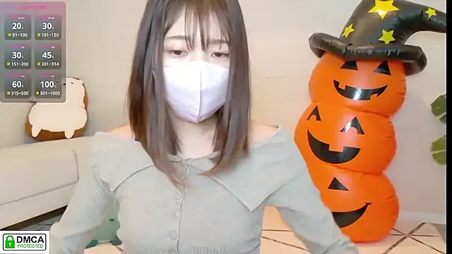 Snapshot of SUZU_ chatting on 10-25-25, 03:03 SUZU online show from 10-25-25, 03:03