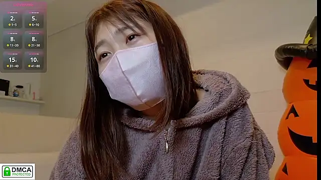 Snapshot of SUZU_ chatting on 10-25-25, 03:07 SUZU online show from 10-25-25, 03:07