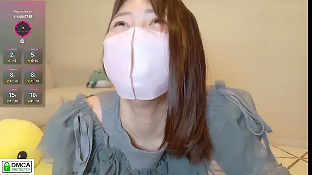 Snapshot of SUZU_ chatting on 11-01-25, 12:07 SUZU online show from 11-01-25, 12:07