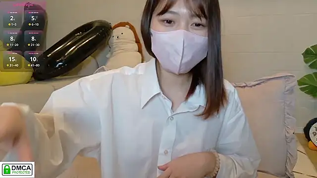 Snapshot of SUZU_ chatting on 11-24-25, 12:16 SUZU online show from 11-24-25, 12:16