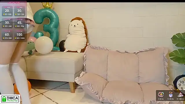 Snapshot of SUZU_ chatting on 11-30-25, 12:09 SUZU online show from 11-30-25, 12:09