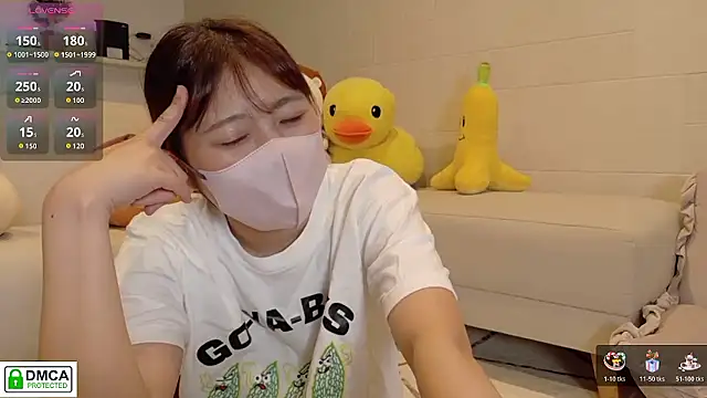 Snapshot of SUZU_ chatting on 06-22-26, 02:14 SUZU online show from 06-22-26, 02:14