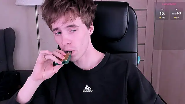 Snapshot of _tokyo_ghoul chatting on 02-08-25, 04:25 tokyo ghoul online show from 02-08-25, 04:25