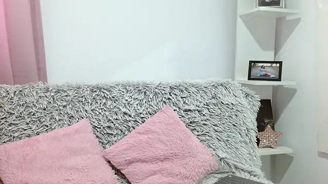 Snapshot of aliicee_m chatting on 09-12-25, 05:35 aliicee m online show from 09-12-25, 05:35