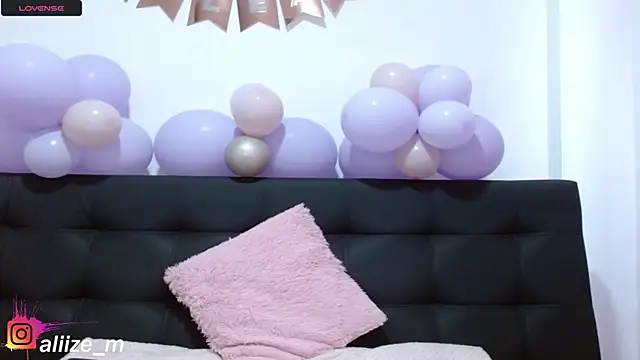 Snapshot of aliicee_m chatting on 11-07-25, 06:52 aliicee m online show from 11-07-25, 06:52