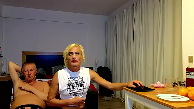 Snapshot of gigianddave chatting on 09-28-25, 12:05 gigianddave online show from 09-28-25, 12:05