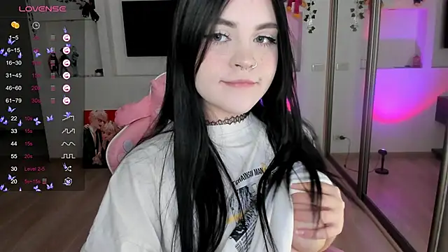 Snapshot of SelenaCute chatting on 12-13-24, 05:05 SelenaCute online show from 12-13-24, 05:05