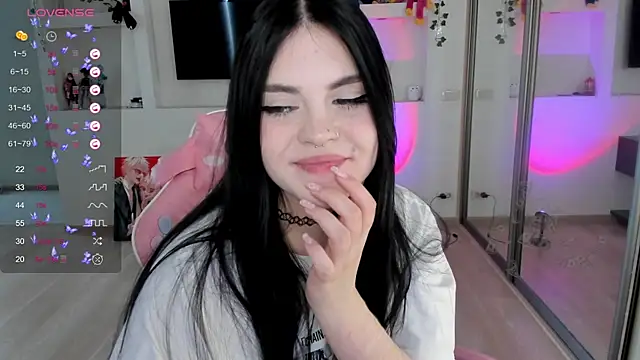 Snapshot of SelenaCute chatting on 12-13-24, 08:09 SelenaCute online show from 12-13-24, 08:09