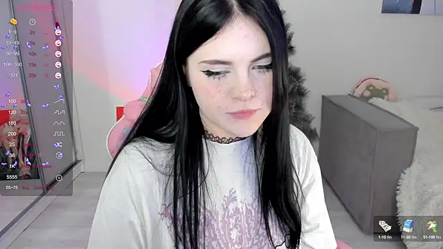 Snapshot of SelenaCute chatting on 12-20-24, 08:17 SelenaCute online show from 12-20-24, 08:17