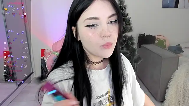 Snapshot of SelenaCute chatting on 12-22-24, 05:12 SelenaCute online show from 12-22-24, 05:12