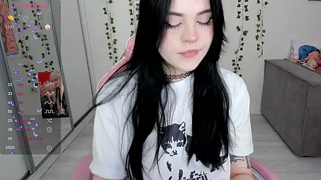 Snapshot of SelenaCute chatting on 02-07-25, 04:37 SelenaCute online show from 02-07-25, 04:37