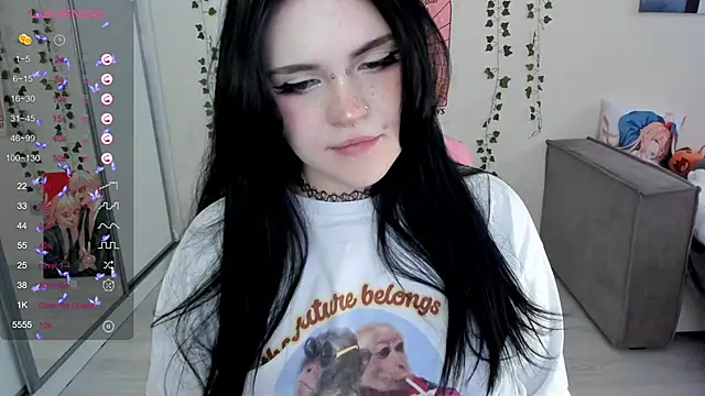 Snapshot of SelenaCute chatting on 02-17-25, 08:09 SelenaCute online show from 02-17-25, 08:09