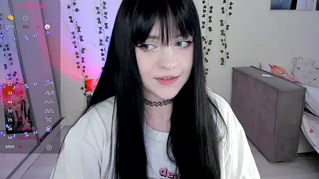 Snapshot of SelenaCute chatting on 03-04-25, 08:13 SelenaCute online show from 03-04-25, 08:13