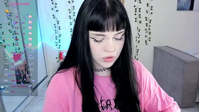 Snapshot of SelenaCute chatting on 03-08-25, 05:07 SelenaCute online show from 03-08-25, 05:07