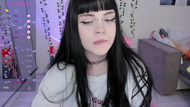 Snapshot of SelenaCute chatting on 03-13-25, 08:15 SelenaCute online show from 03-13-25, 08:15